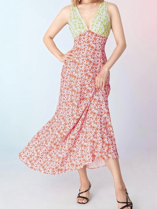 Dresses & Skirts - NWOT Floral V-Neck Maxi Dress (m)